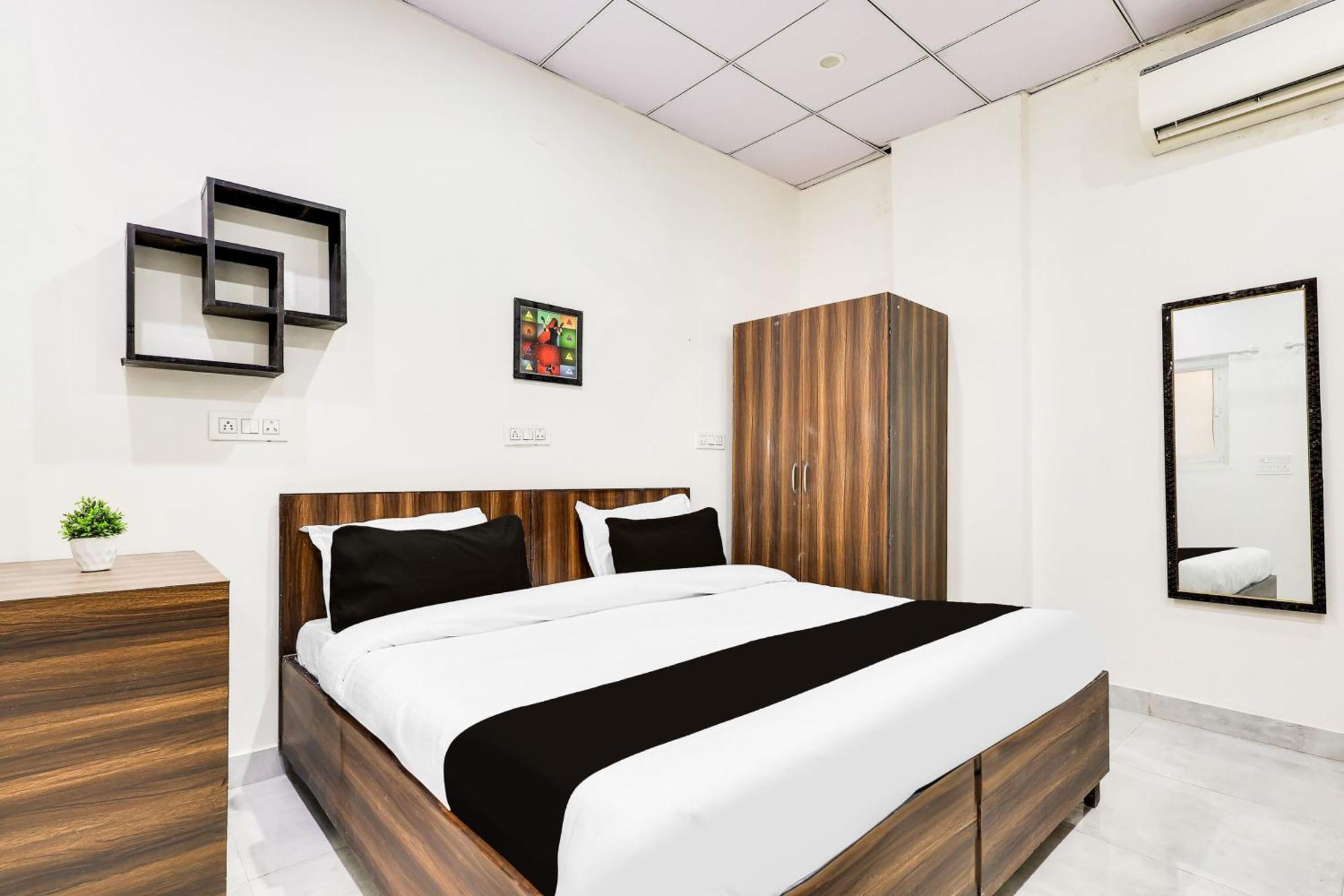 Hotel O 83167 Golden Key New Delhi
