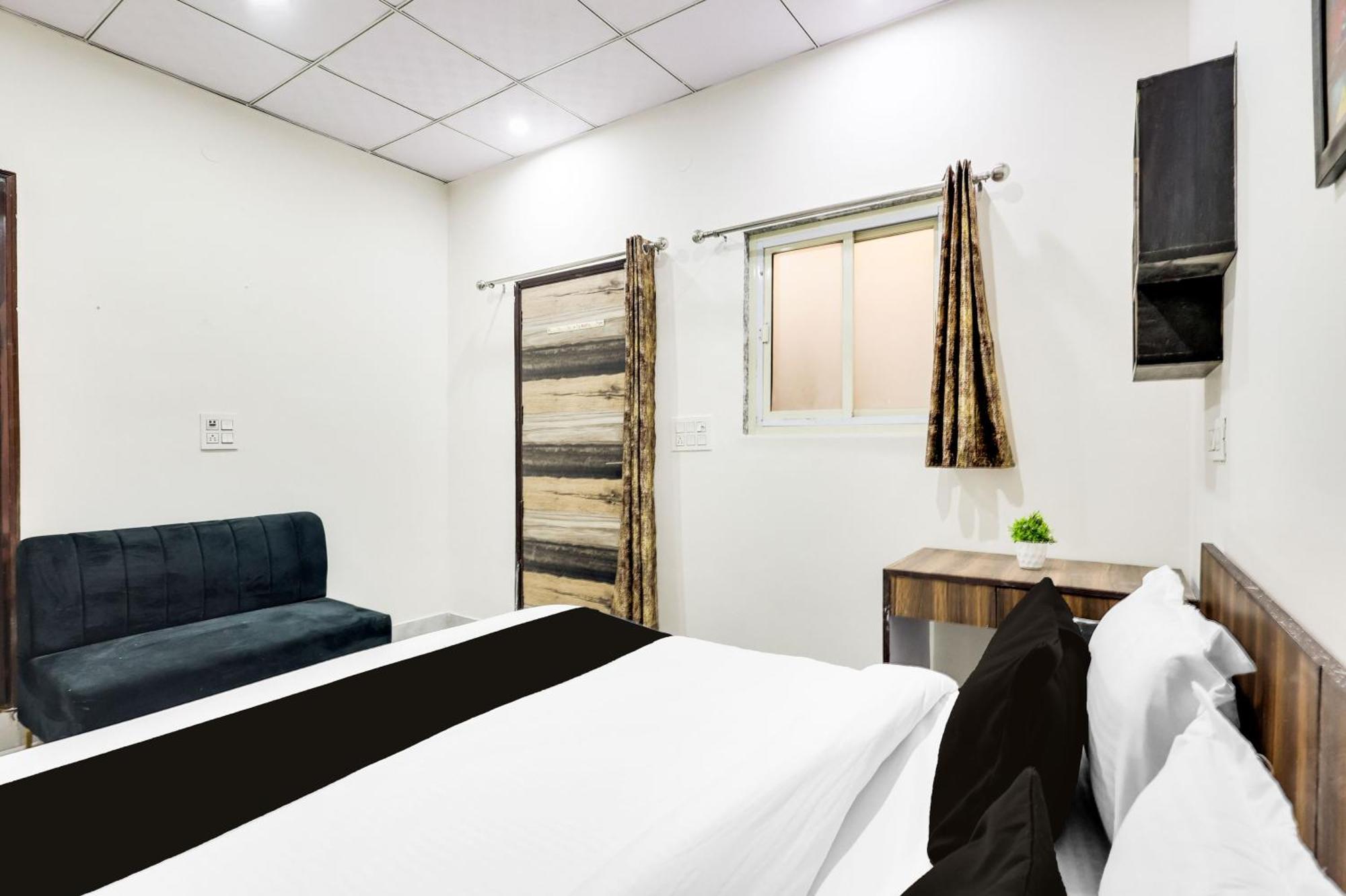 O 83167 Golden Key New Delhi