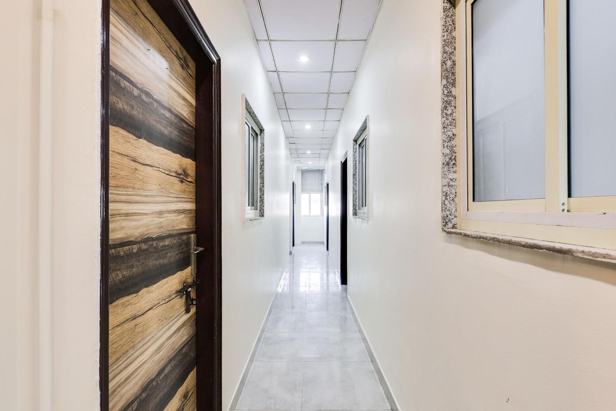 O 83167 Golden Key Hotel