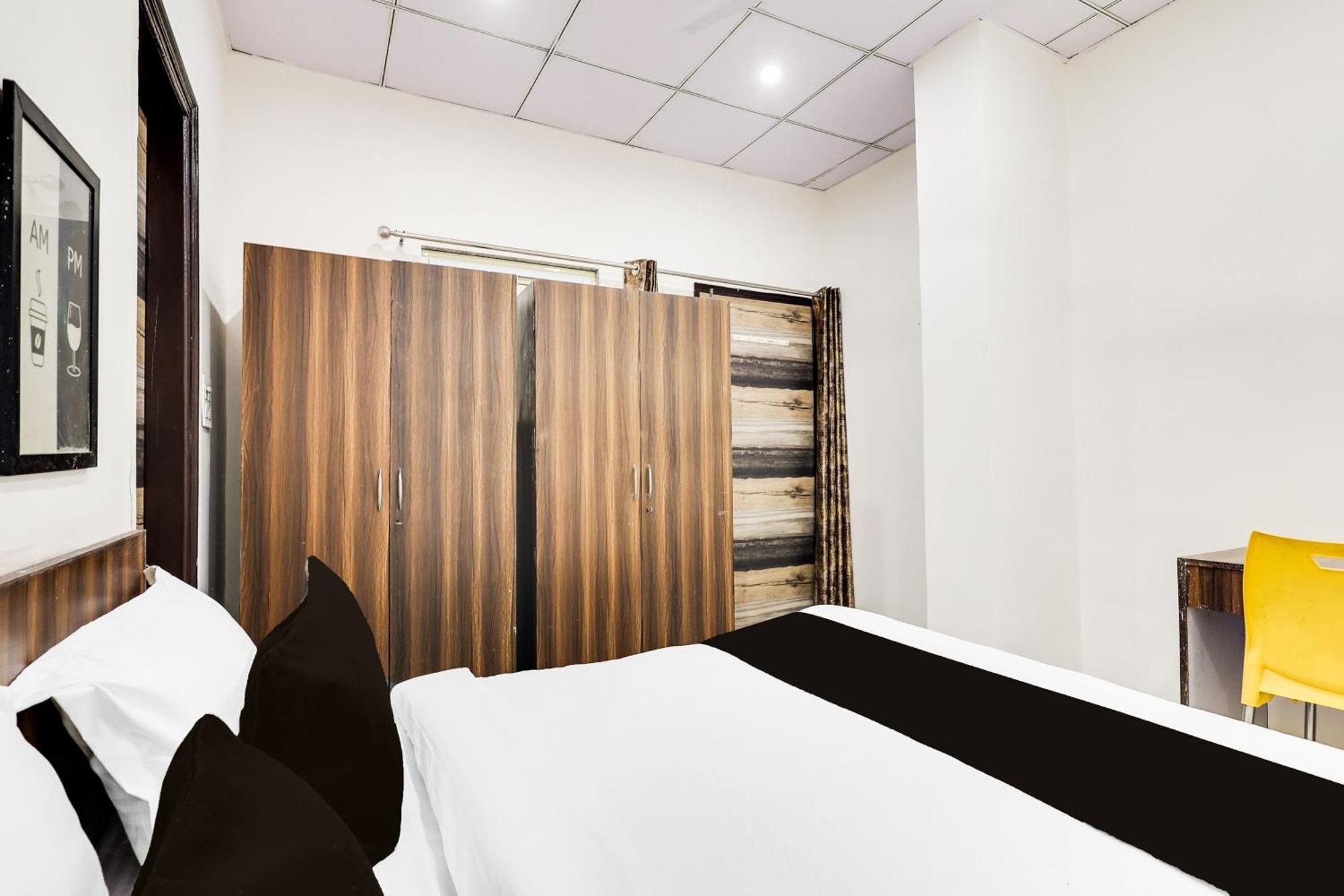 O 83167 Golden Key Hotel New Delhi